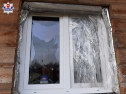 uszkodzone okno