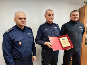 asp. sztab. Waldek Okseniuk wraz z Komendantem Miejskim Policji w Białej Podlaskiej i Komendantem Komisariatu w Terespolu